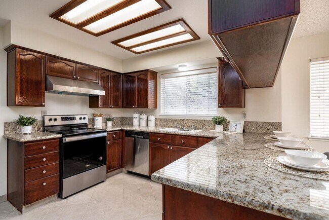 Building Photo - Beautiful 3 bedroom home in Clovis!