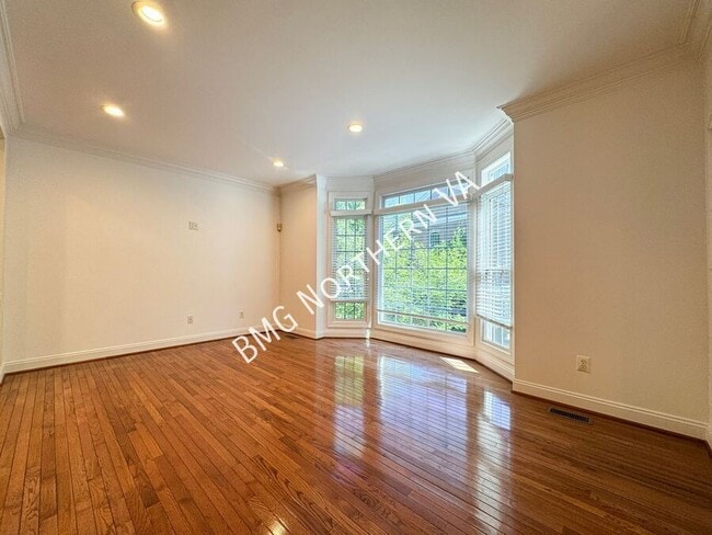 Building Photo - 3091 McKinnon Way