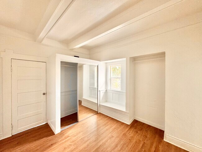 Building Photo - 617 S Soto St