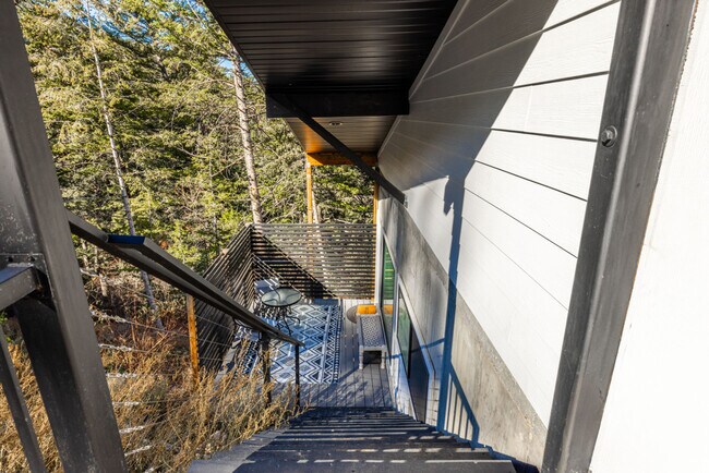 Building Photo - 255 Matterhorn Dr