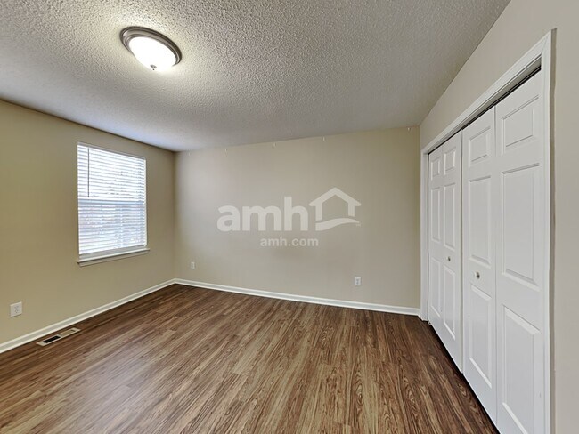 Building Photo - 4010 Logan Cir