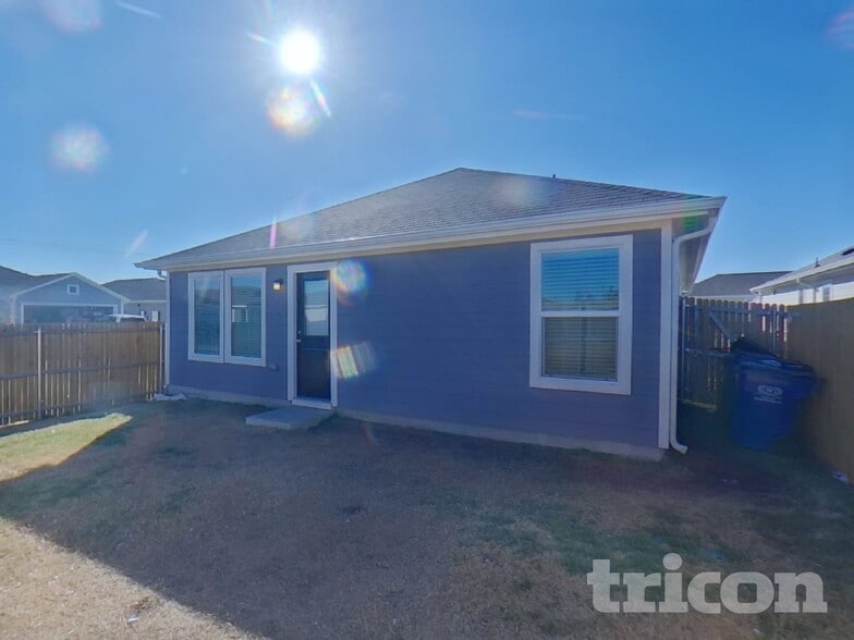 Building Photo - 112 Cornstalk Ln