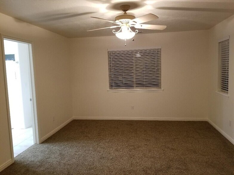 Building Photo - 729 Apple Grove Ln