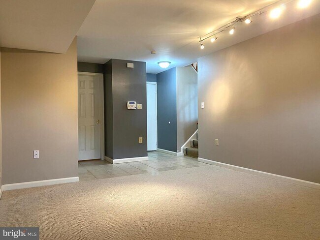 Building Photo - 7684 Green Garland Dr