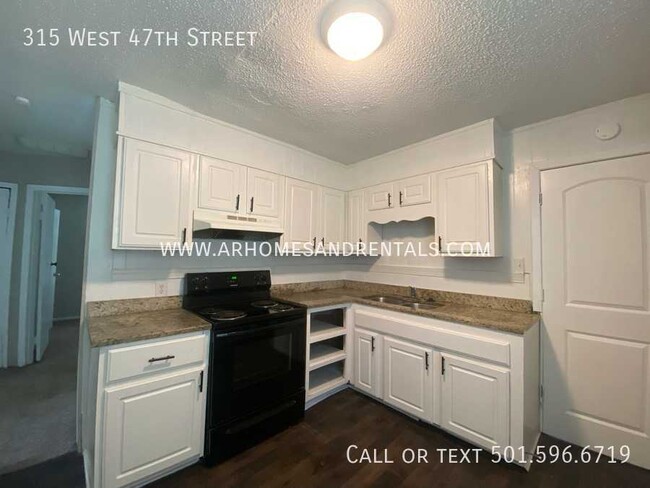 Building Photo - 315 W 47th St