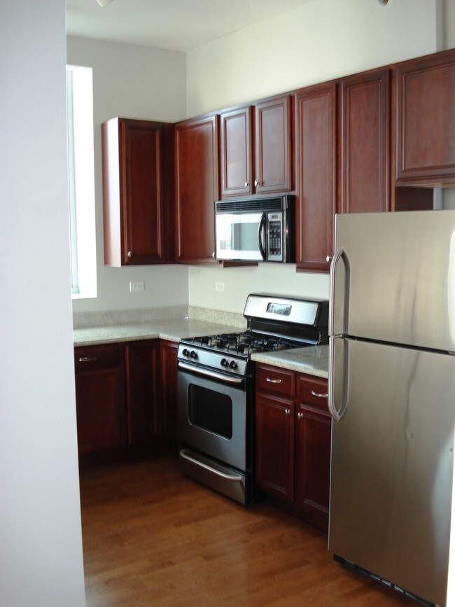Kitchen - 1600 S Indiana Ave