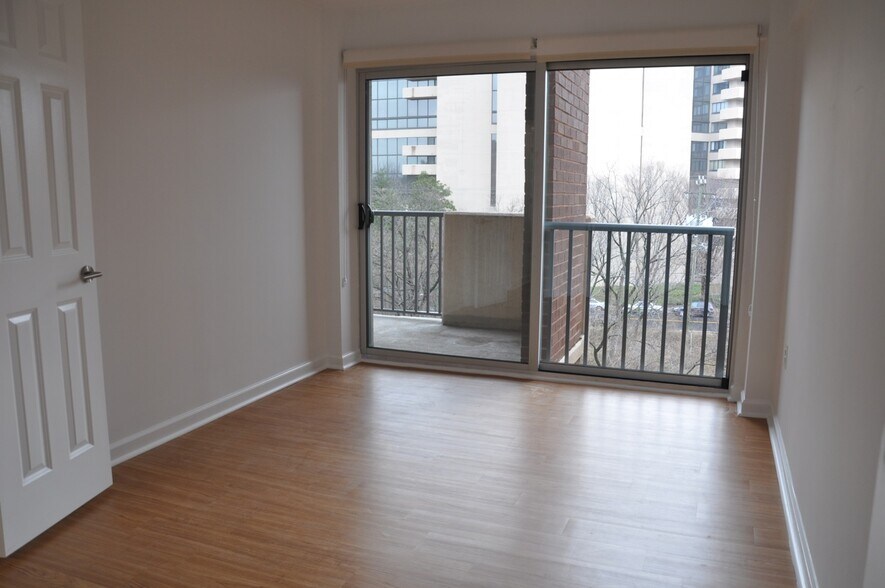 Building Photo - 1300 Army Navy Dr