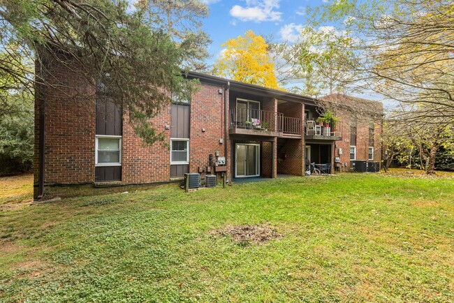 Building Photo - Newly Renovated 2-Bed, 2-Bath Apartment in...