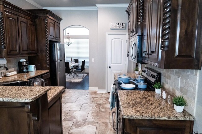 Building Photo - 7352 Kingsport Ln