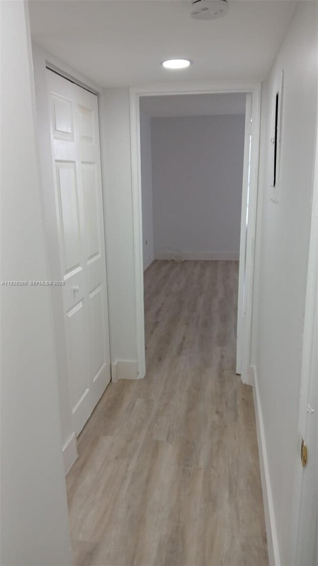 Building Photo - 9682 Fontainebleau Blvd