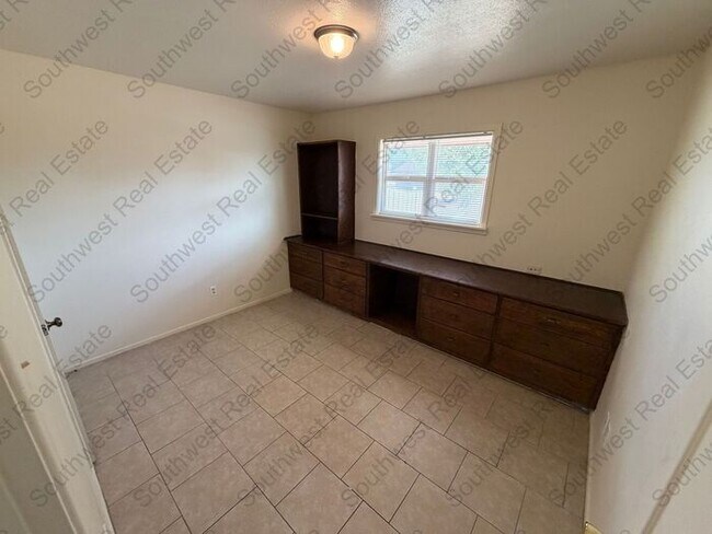Building Photo - 3 bedroom 1 bath 1 car garage