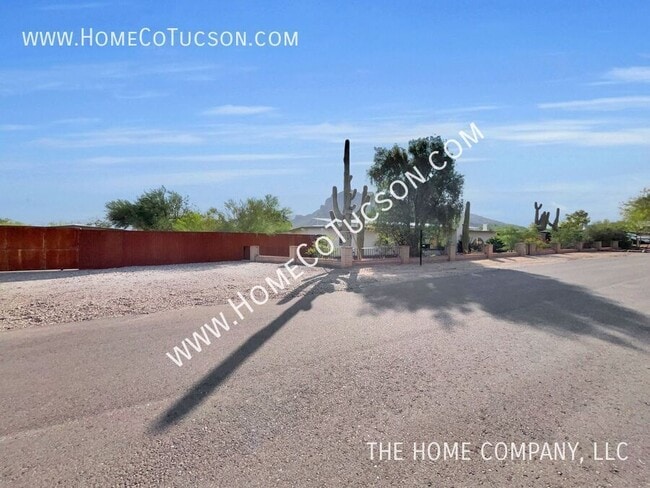 Building Photo - 8628 N Placita Del Cardo