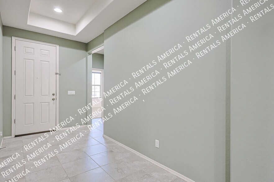 Building Photo - 15611 W Westview Dr