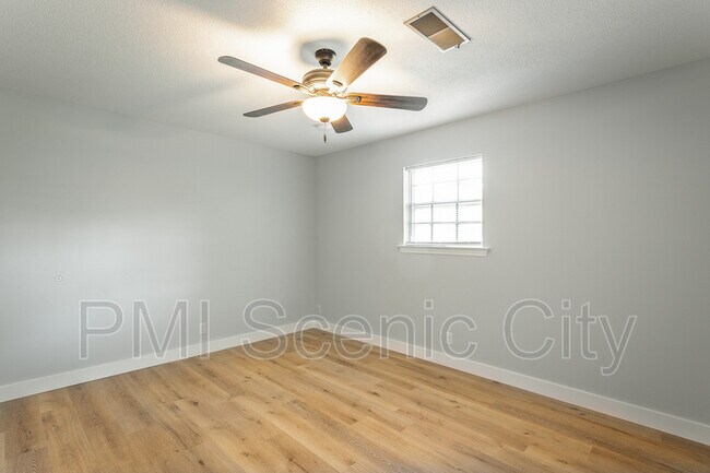 Building Photo - 508 Briar Park Ln