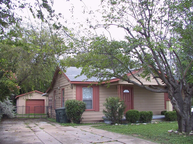 Building Photo - 907 E Avenue G