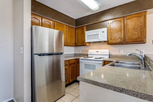 Building Photo - 3022 Forest Ln