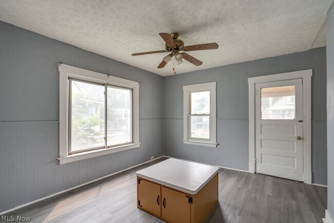 Building Photo - 2118 Denison Ave