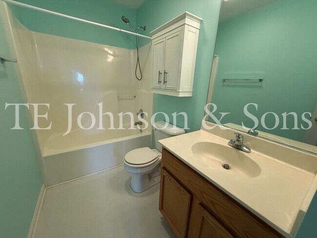 Building Photo - Charming 3-Bedroom Home with Modern Comfor...