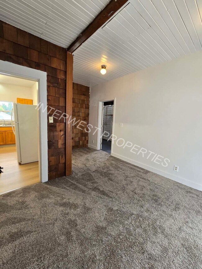 Building Photo - Recently Remodeled 2 Bd Home in Kalama with W/D Hookups!