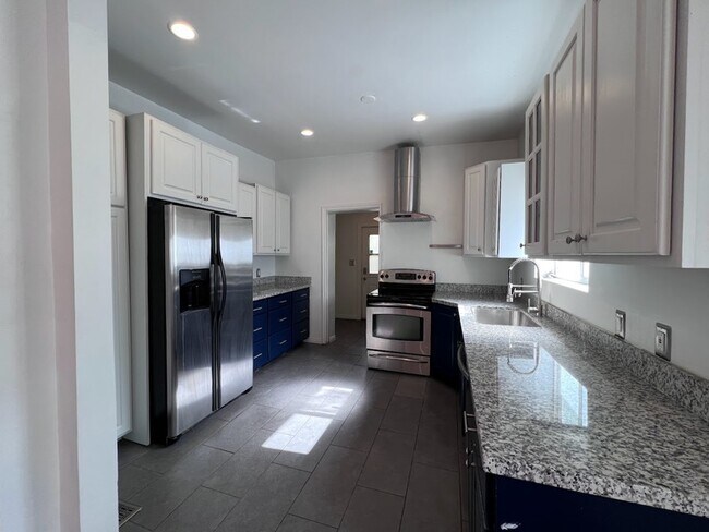 Building Photo - 923 S 400 E