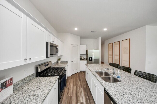 Building Photo - Malta Trace Drive, Rosharon, TX 77583 - 4 BR 2 BA single-family home