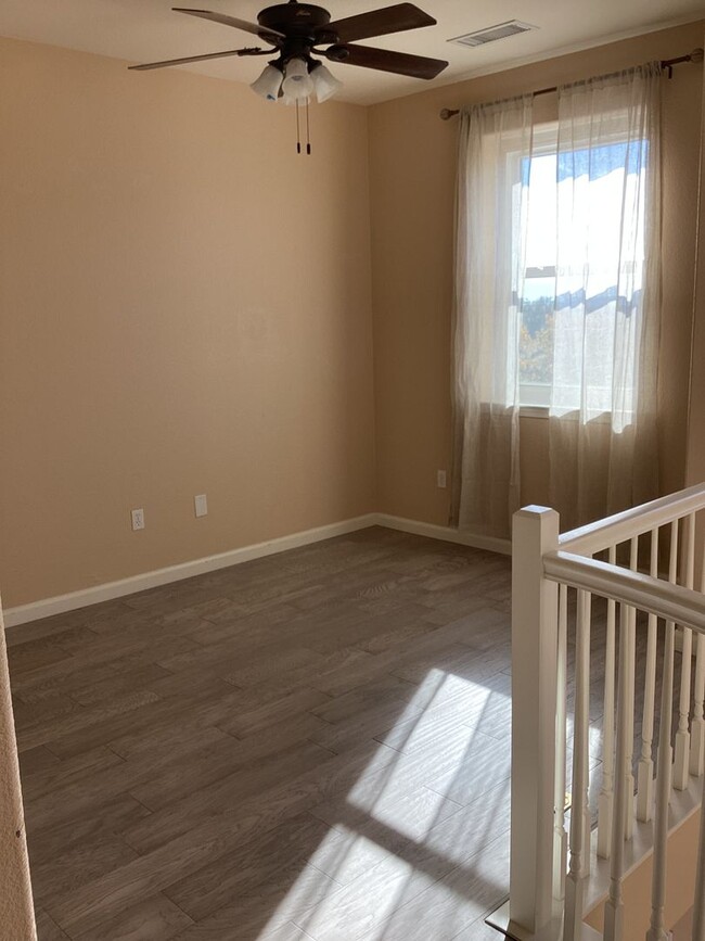 Building Photo - MOVE IN SPECIAL - 1/2 OFF THE 1ST MONTH RE...