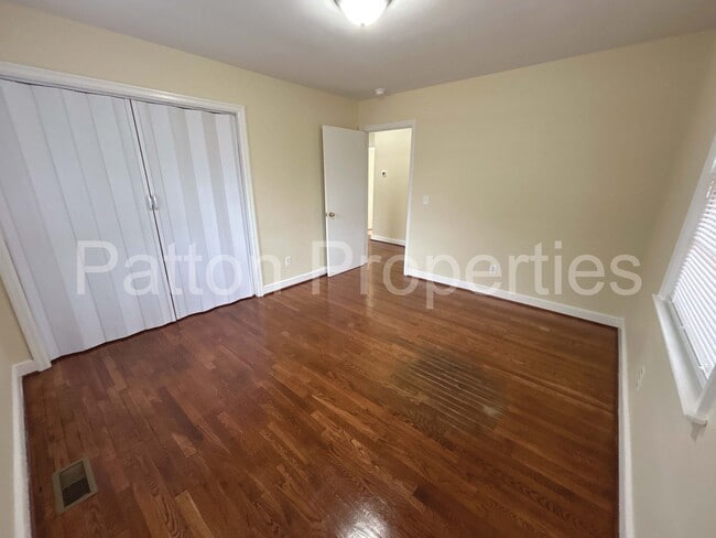 Building Photo - Saluda Gardens Home