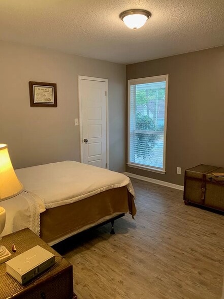 Guest bedroom with large walk-in closet - 113 Penny Ln