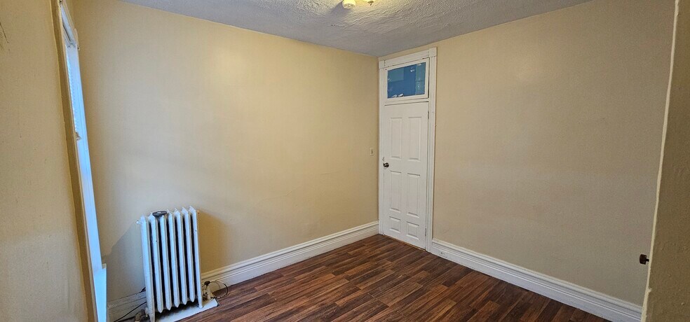 Building Photo - 132 W Douglass St