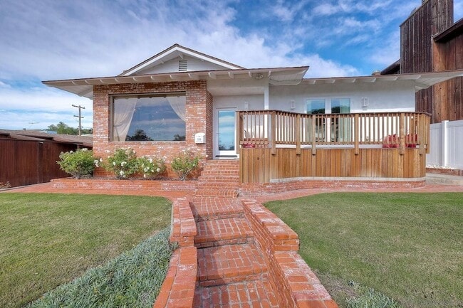 Building Photo - 1166 Agate St