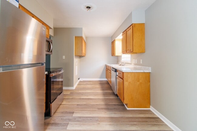 Building Photo - 432 Woodview Dr