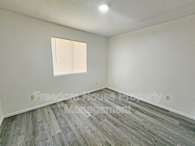 Building Photo - 670 Bourbon St