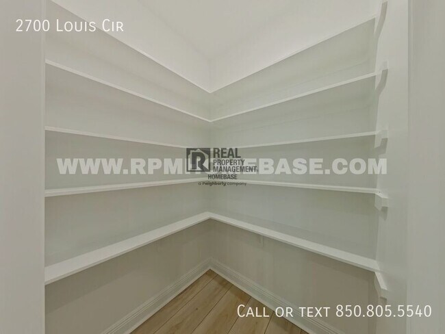 Building Photo - 2700 Louis Cir