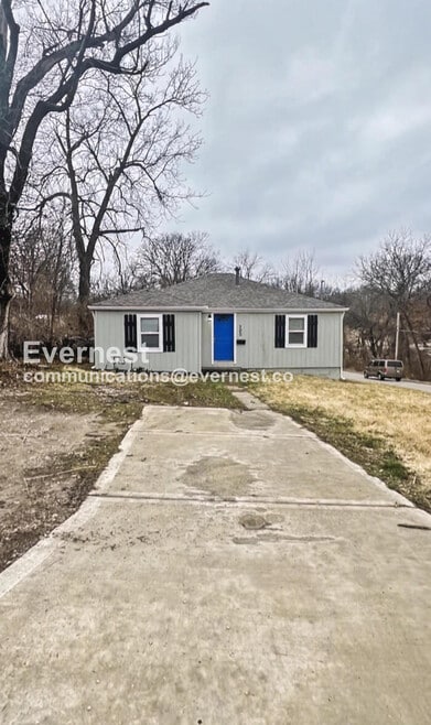 Building Photo - 700 S Savage St