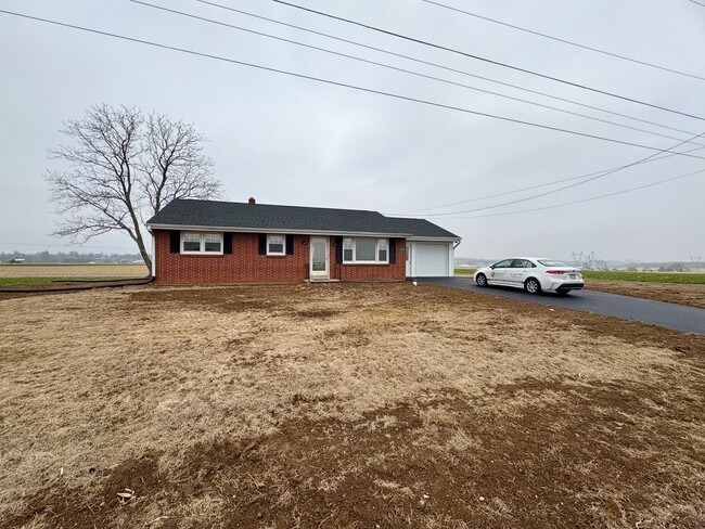 Primary Photo - 3 Bedroom 1 Bathroom Rancher in Elizabethtown!