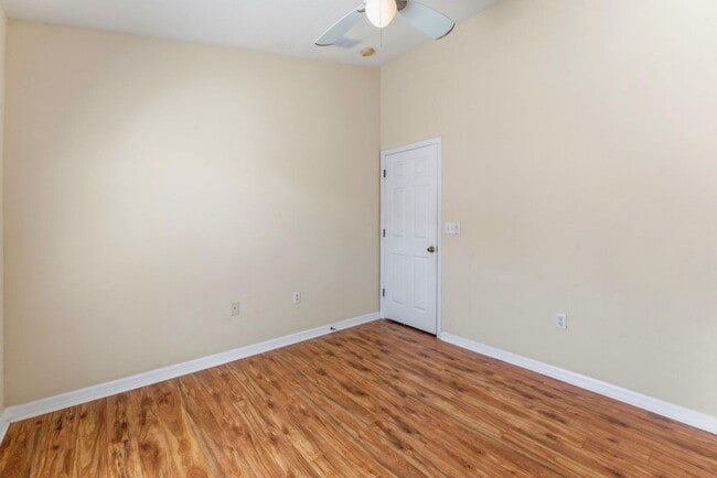 Building Photo - 595 52nd Ave N