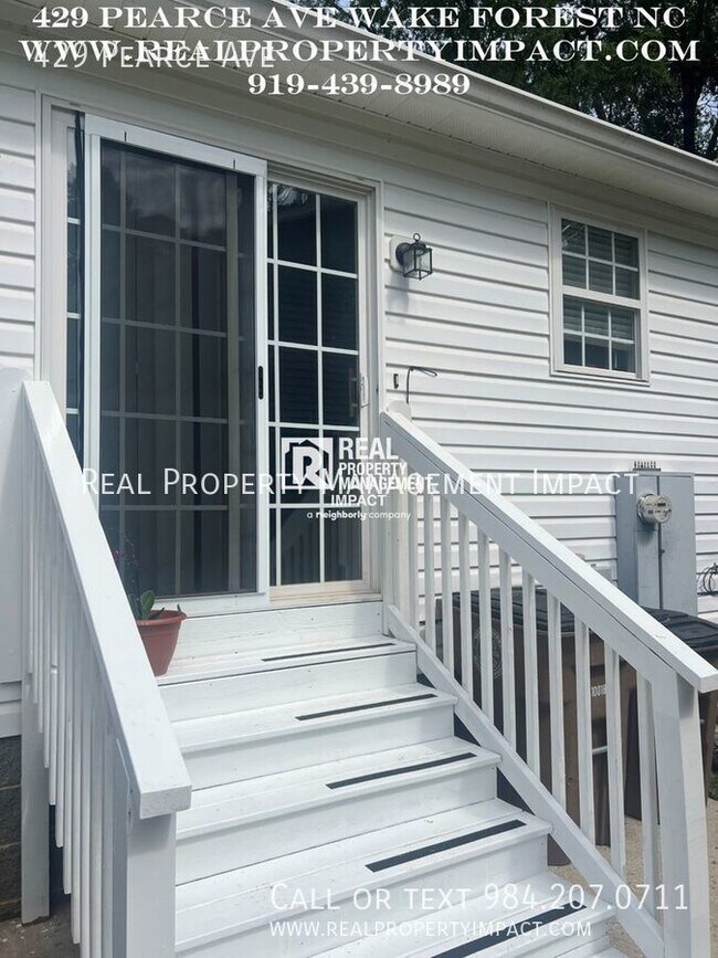 Building Photo - 429 Pearce Ave