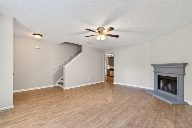 Building Photo - 4377 Chestnut Lake Ave