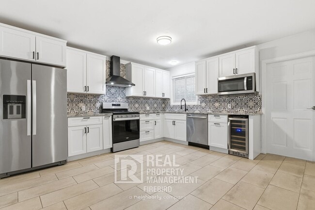 Building Photo - 1901 N 48th Pl