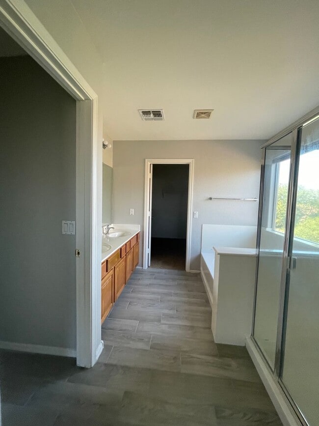 Building Photo - COMING SOON- Beautiful 2 Story Home, 5 Bed, 3 Bath in Gilbert, AZ