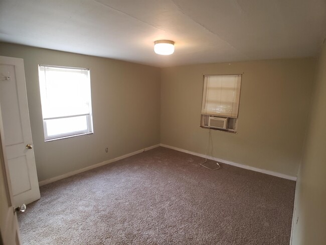 Building Photo - 1018 Summit St