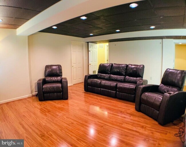 Building Photo - 21 Warwick Way