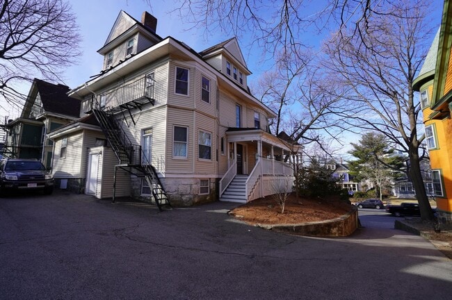 Building Photo - 592 Cambridge St