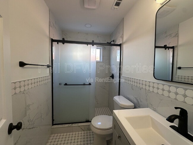 Building Photo - 3304 Mayhew Dr