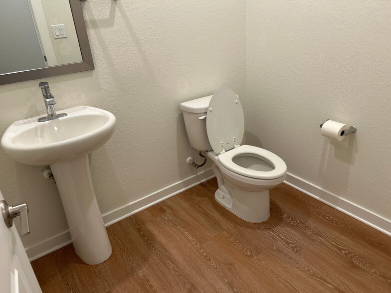 Building Photo - Room in House on Ruger Pass