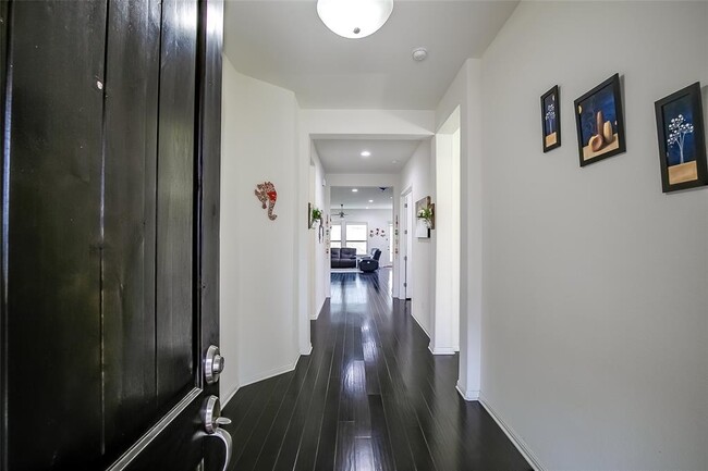 Building Photo - 2921 Zelma Dr