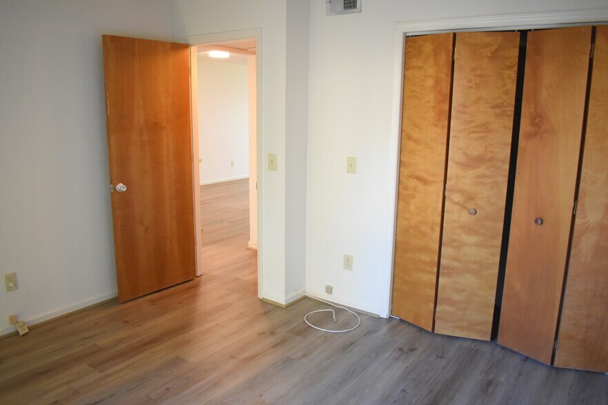 Building Photo - 3631 Saint Johns Ct