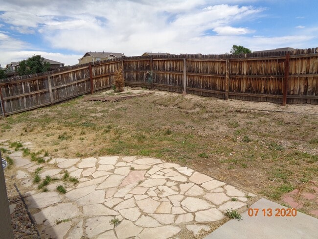 Building Photo - Great location close to shopping, gyms and entertainment.