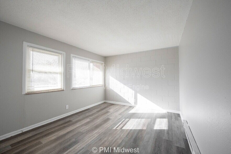 Building Photo - 6050 E 16th St