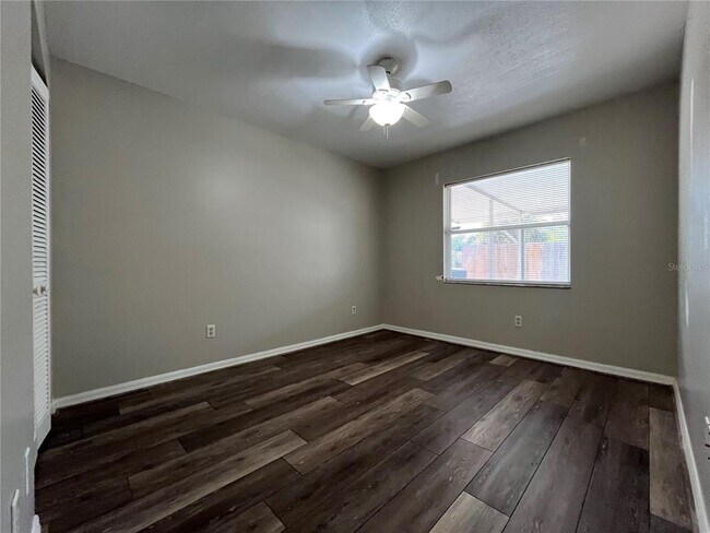 Building Photo - 1465 Tiverton Dr